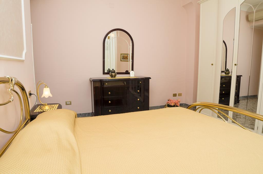 Casa Raffelina Διαμέρισμα Minori Δωμάτιο φωτογραφία